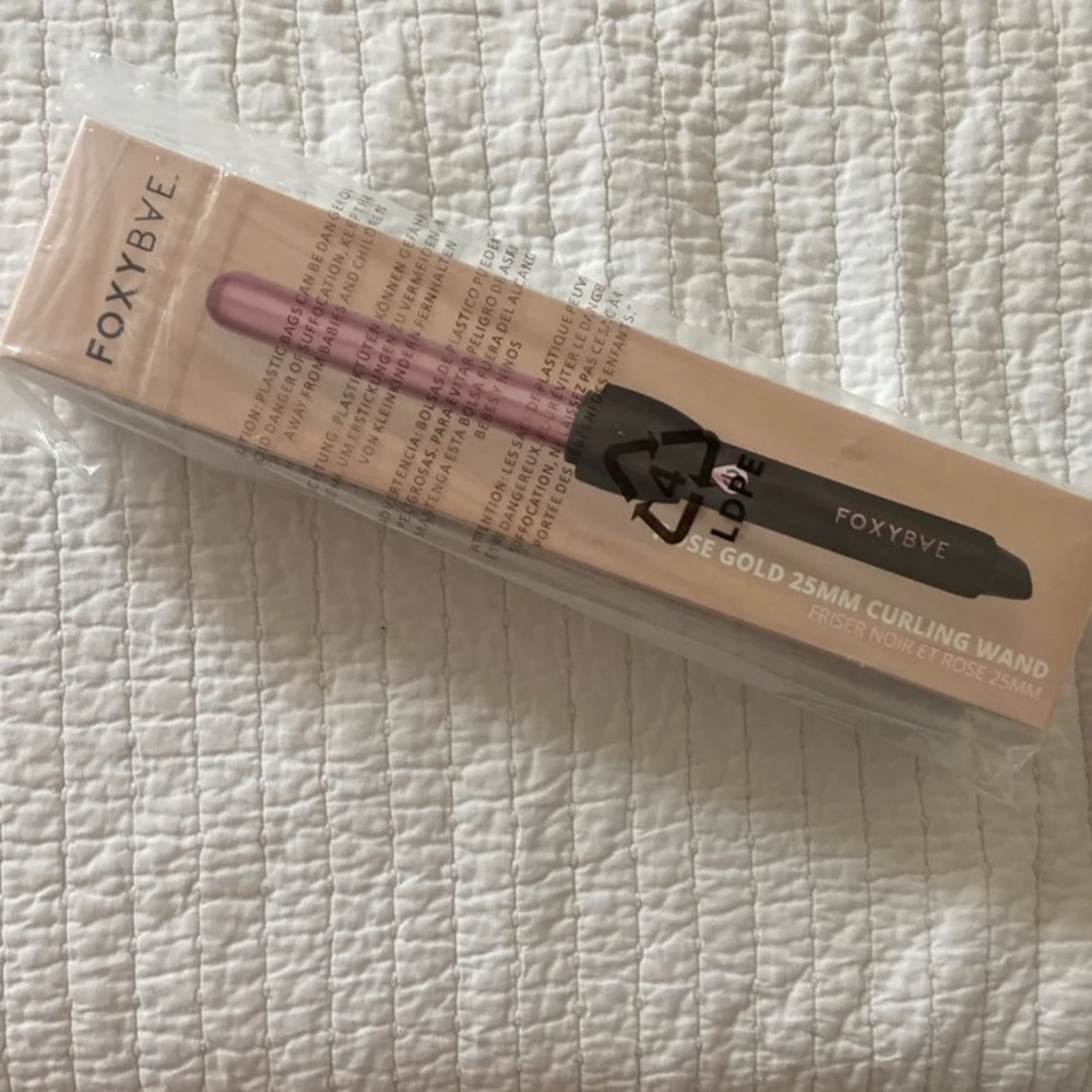 NWT Foxybae curling iron